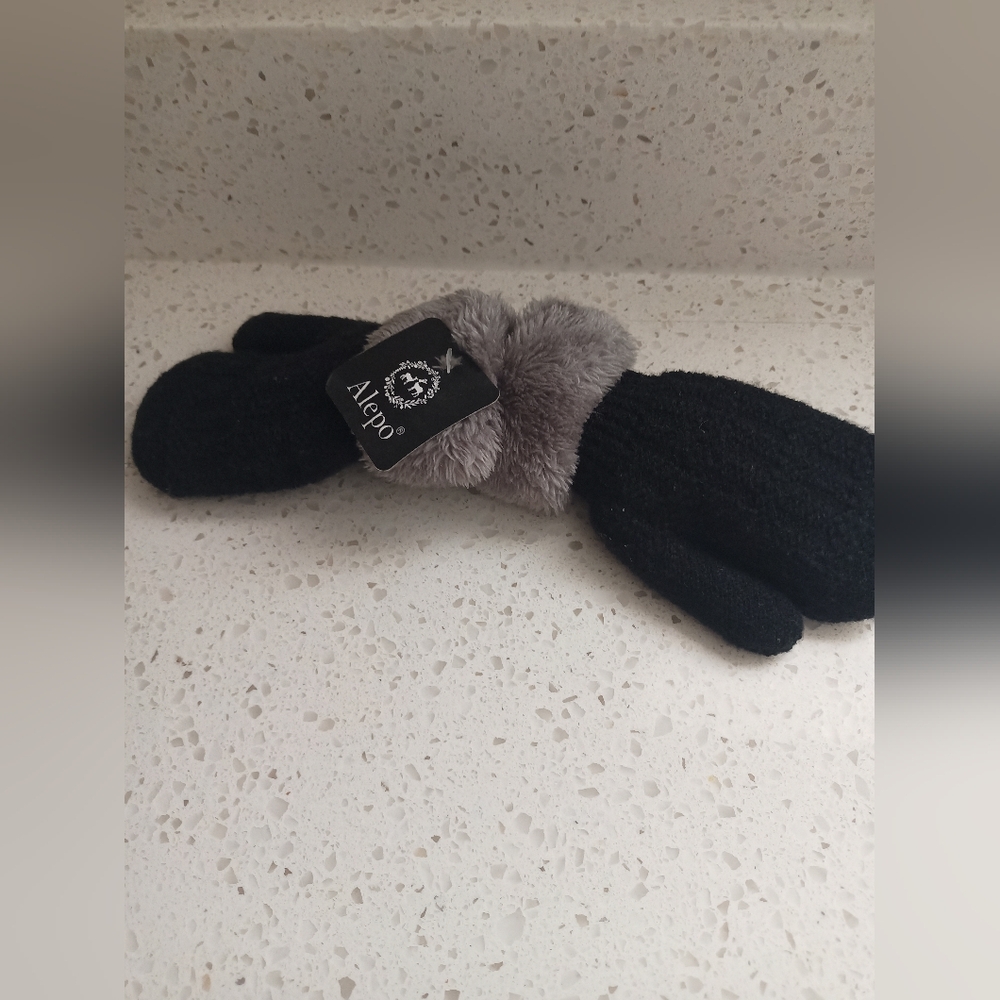 Kids Black and Gray Gloves